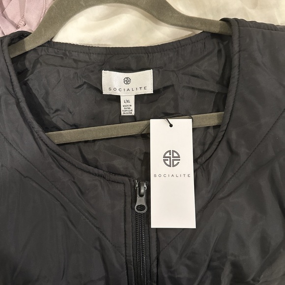 Socialite Black Puffer Vest - L/XL - Picture 1 of 3